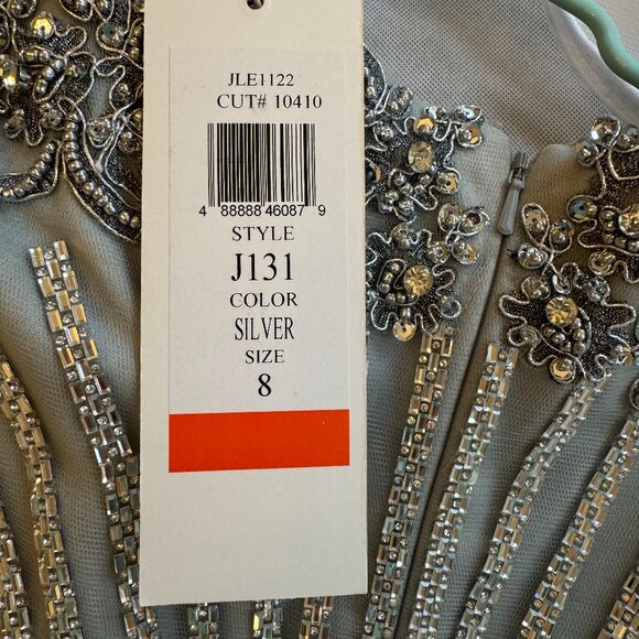 Silver Gown from the Colors Dress Collection at Seng Couture - Picture 15 of 16